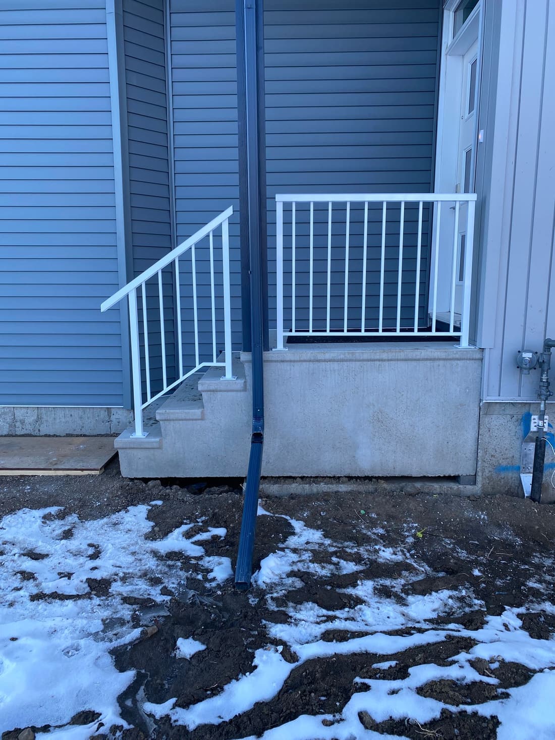 Custom aluminum railing project in Edmonton — photo 8