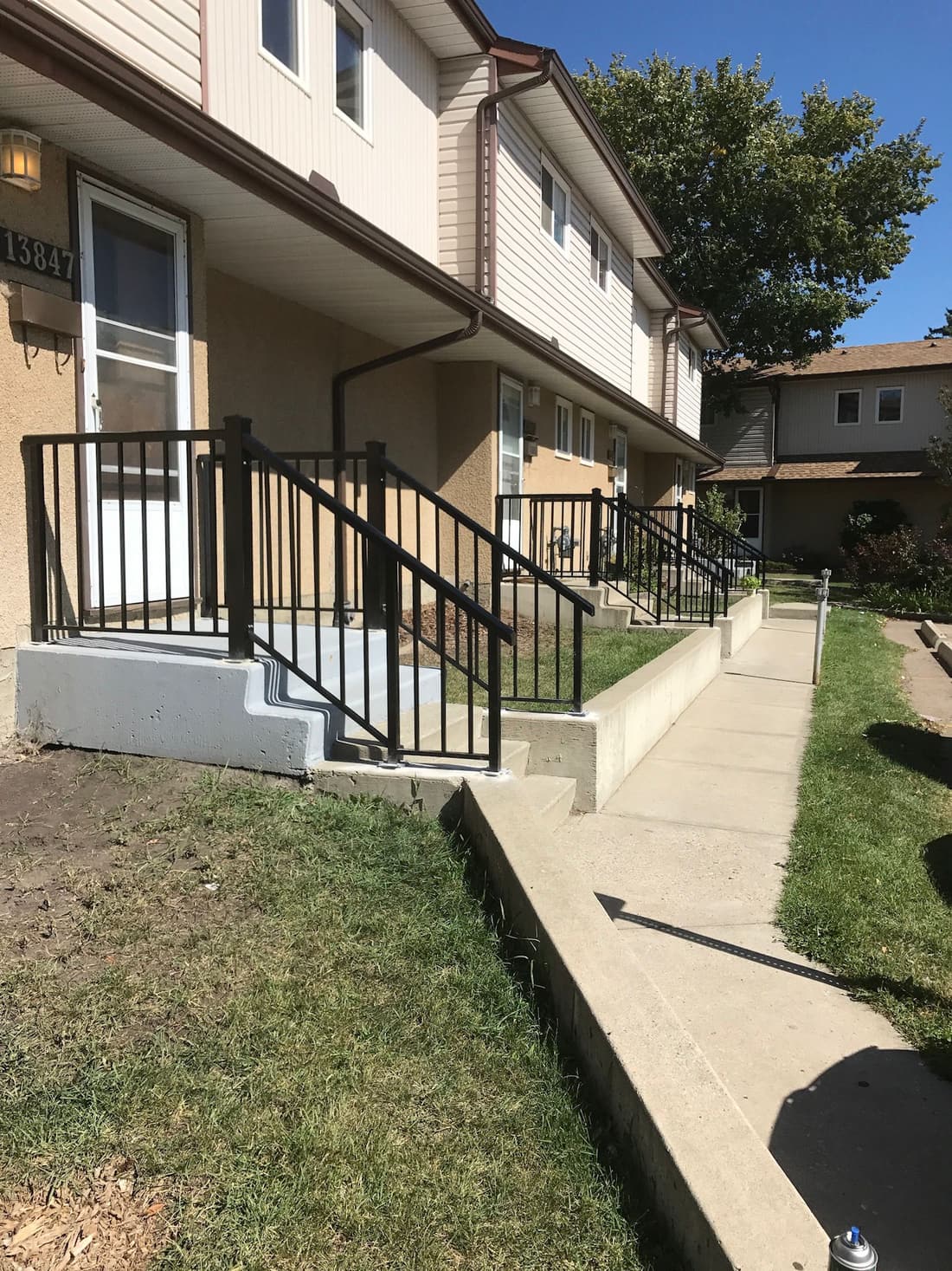 Custom aluminum railing project in Edmonton — photo 15