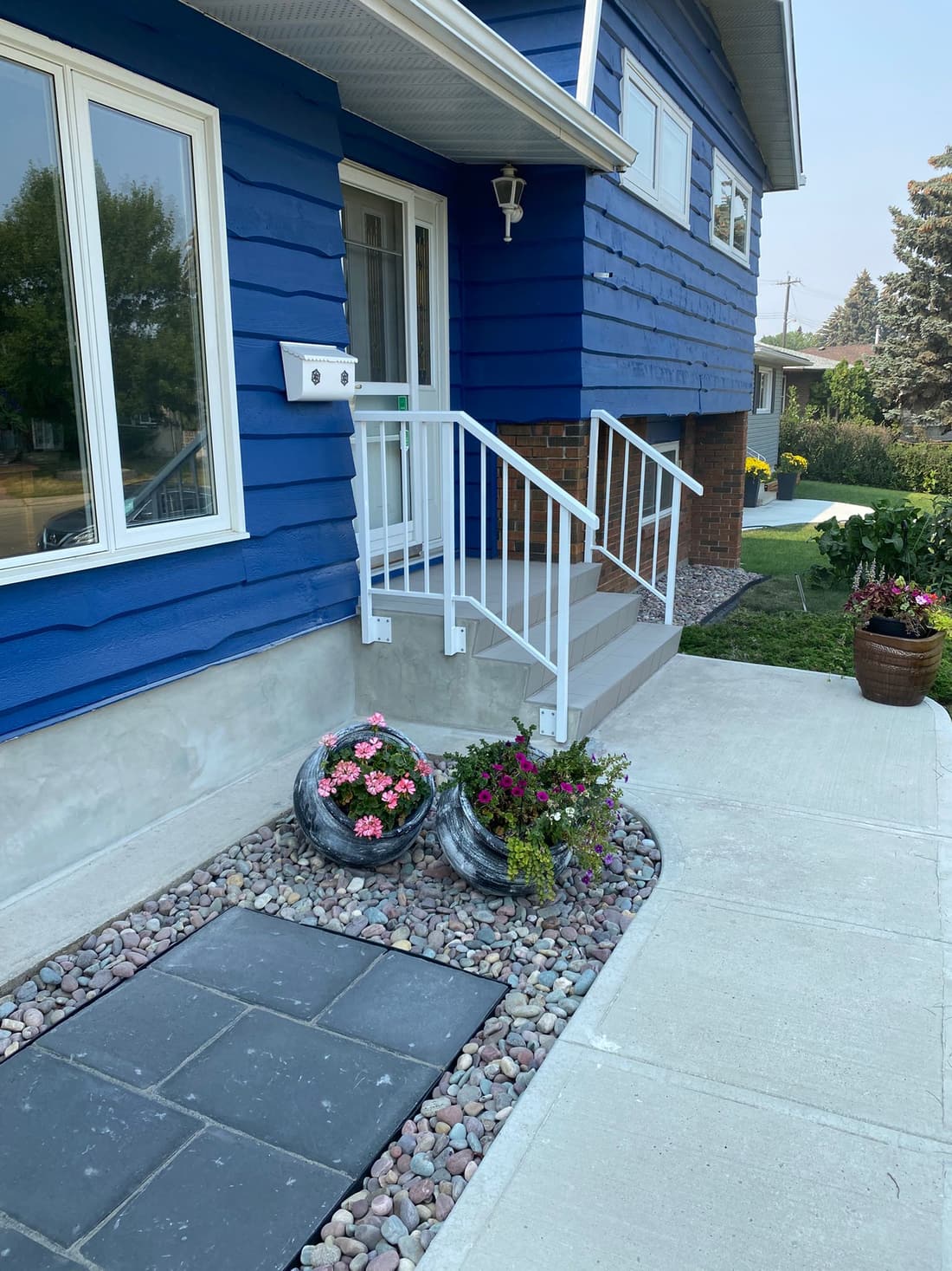 Custom aluminum railing project in Edmonton — photo 22