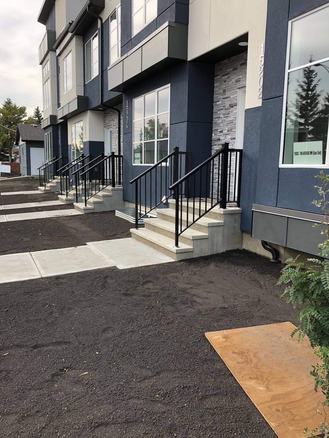 Custom aluminum railing project in Edmonton — photo 24