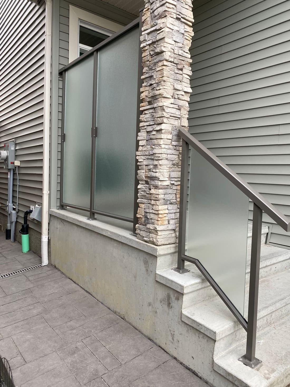 Aluminum privacy wall project in Edmonton — photo 1