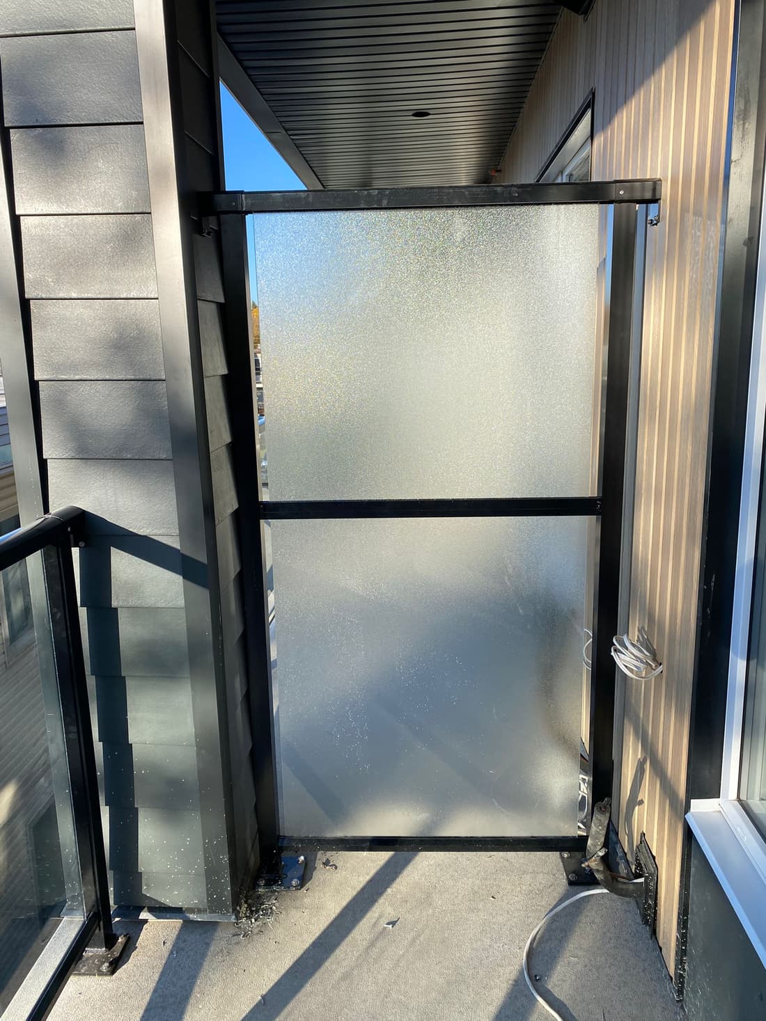 Aluminum privacy wall project in Edmonton — photo 5